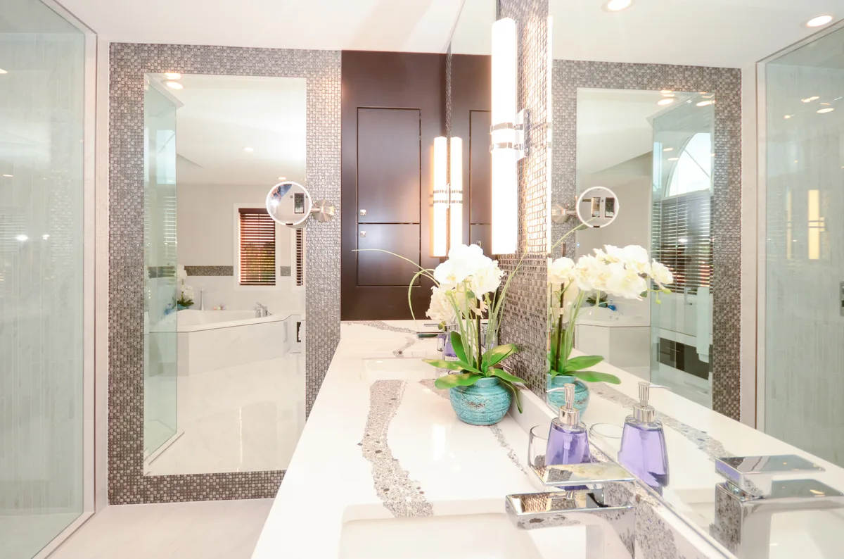 Dramatic Ensuite with Sparkle