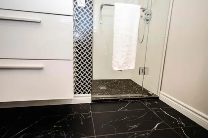 Fashionable in Black and White - Image 5