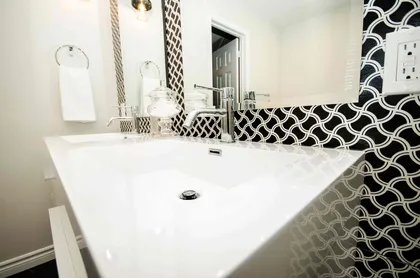 Fashionable in Black and White - Image 9