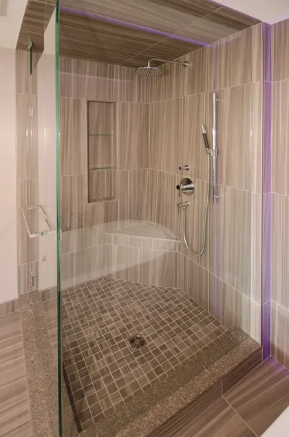 Chromotherapy in Main Bathroom - Image 27