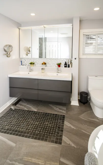 Sunny Grey Ensuite - Image 5