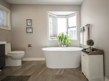 Sunny Grey Ensuite - Image 6