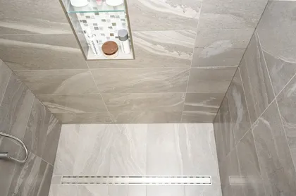 Sunny Grey Ensuite - Image 8