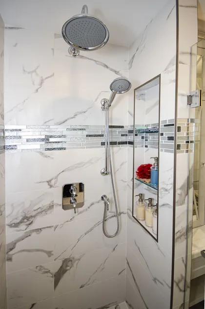 Two Vanity Ensuite - Image 11