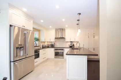 Creamy White Kitchen - Image 1