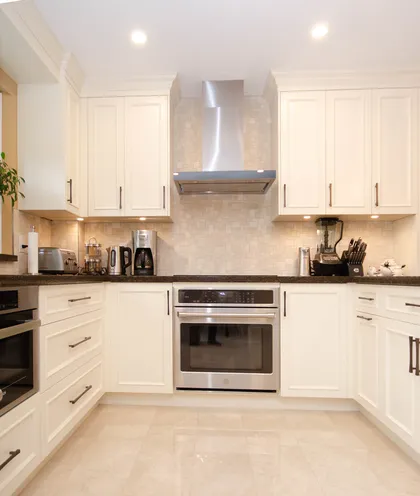 Creamy White Kitchen - Image 4