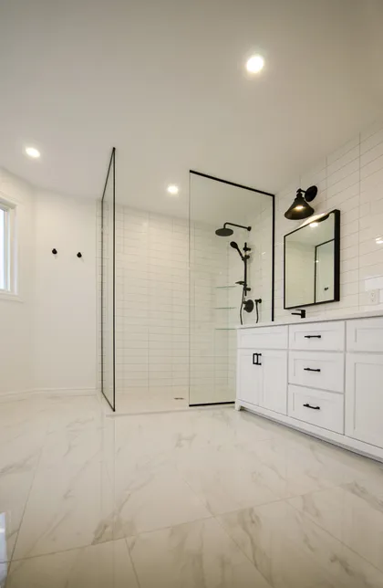 Modern Industrial Bathroom - Image 4