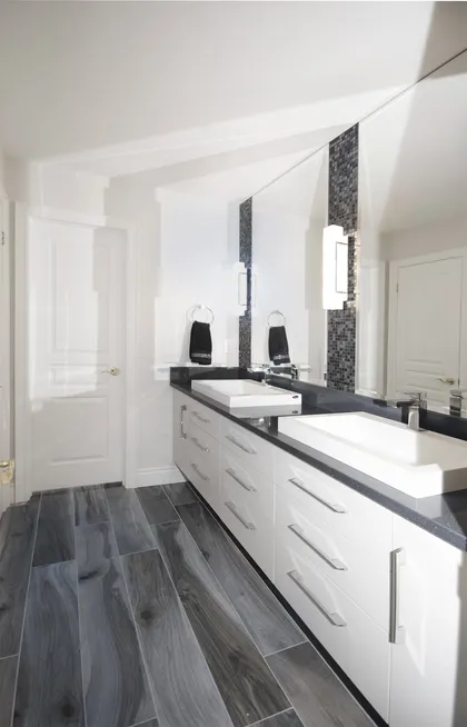 Two Kids Bathroom - Image 6