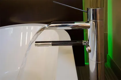 Chromotherapy in Main Bathroom - Image 13