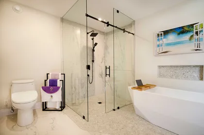 Modern Pickering Ensuite With Laminar Flow Bathtub Filler - Image 3