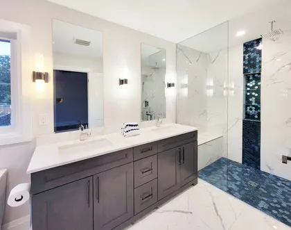 Ensuite with A Hexagonal Navy Blue Mosaic - Image 10