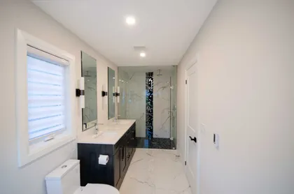 Ensuite with A Hexagonal Navy Blue Mosaic - Image 8