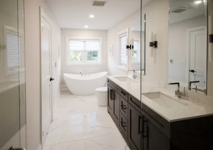 Ensuite with A Hexagonal Navy Blue Mosaic - Image 9