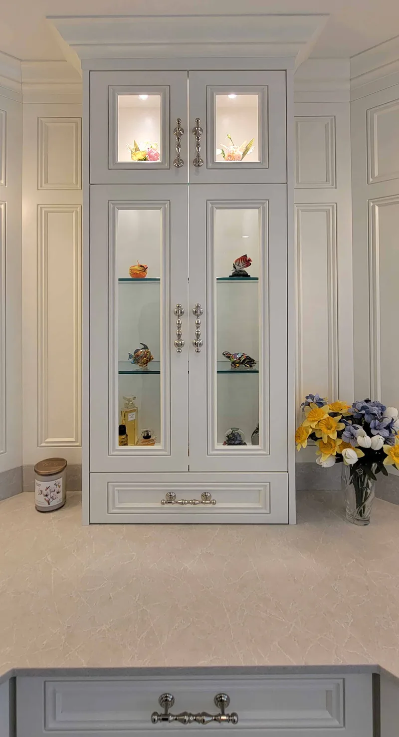 Elegant Pickering Ensuite With Custom Vanity Design - Image 5