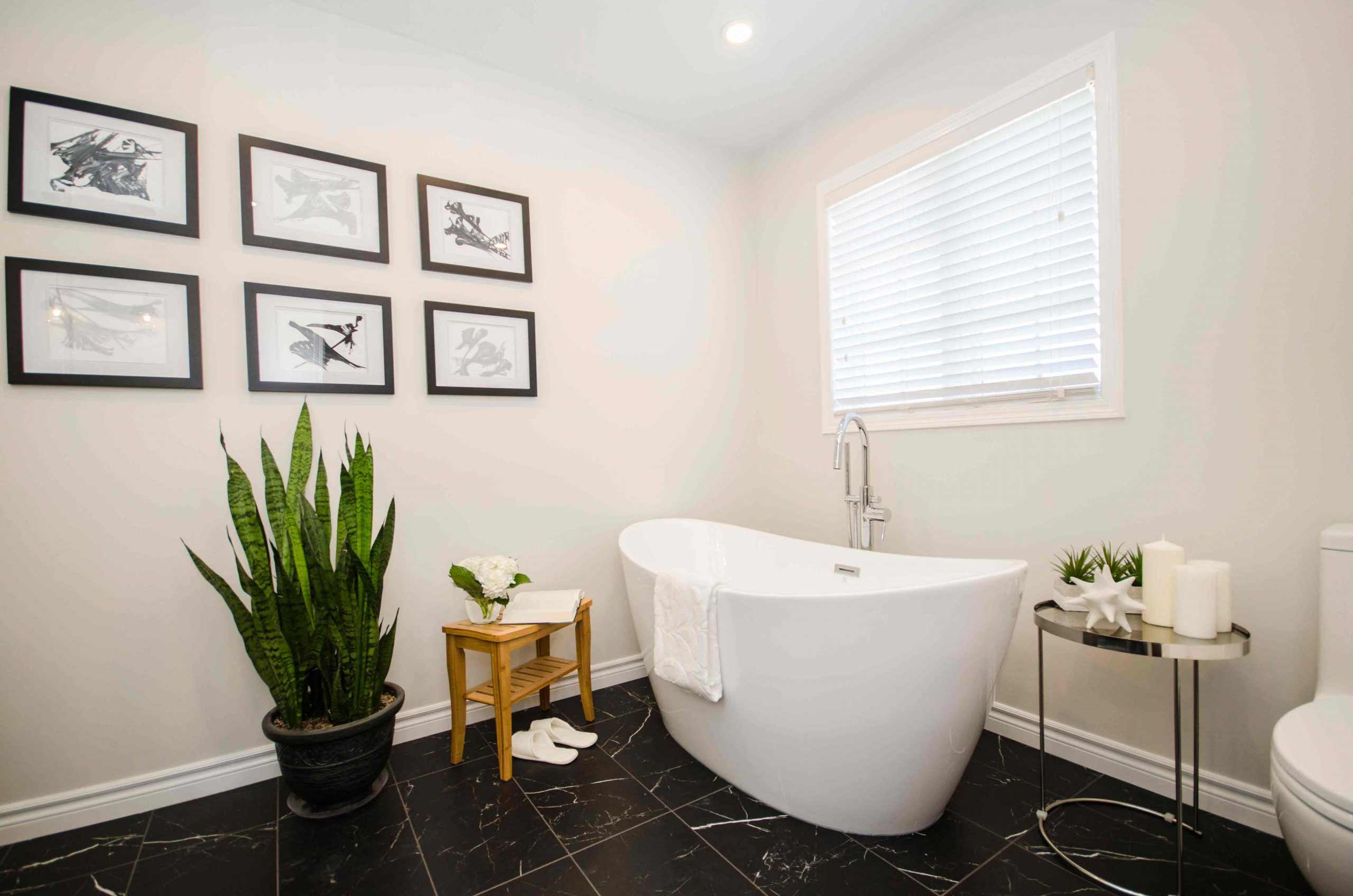 Black & White Bathroom | Floor & Bath Design