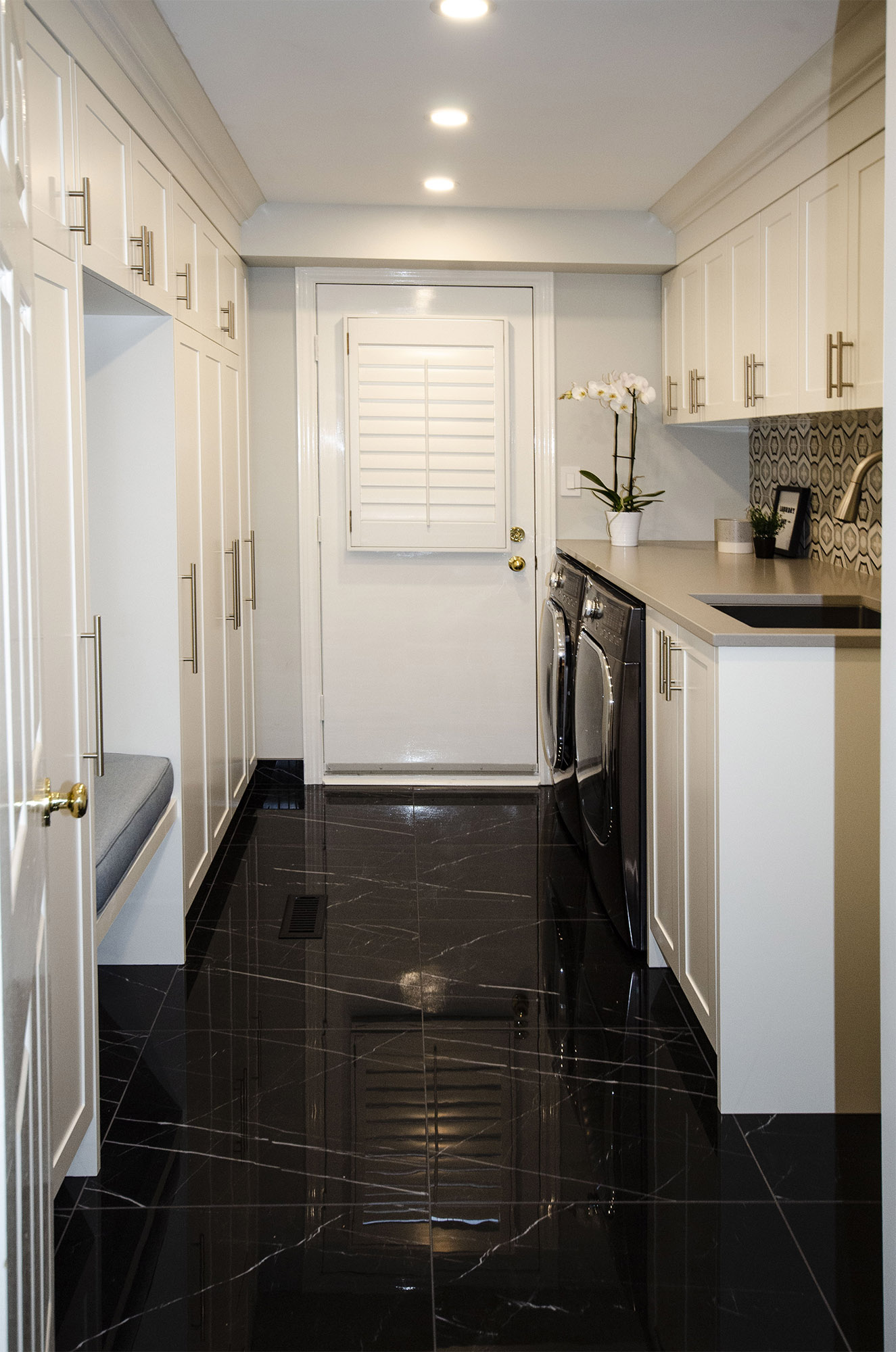 Laundry_Room_Floor_and_Bath_Design_05