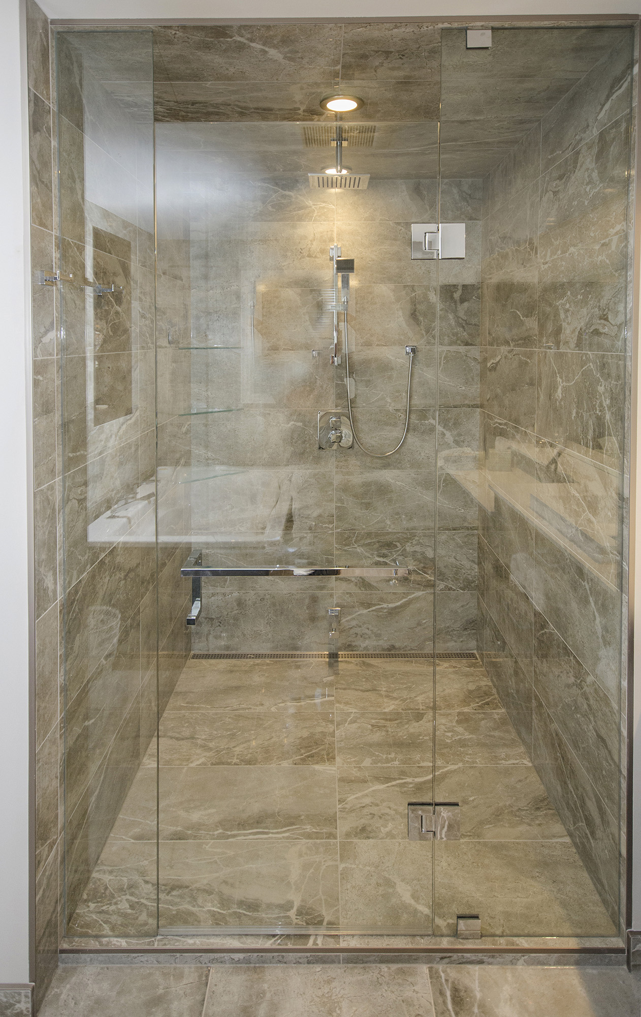 Batroom_Remodeling_Floor_Bath_Design_02